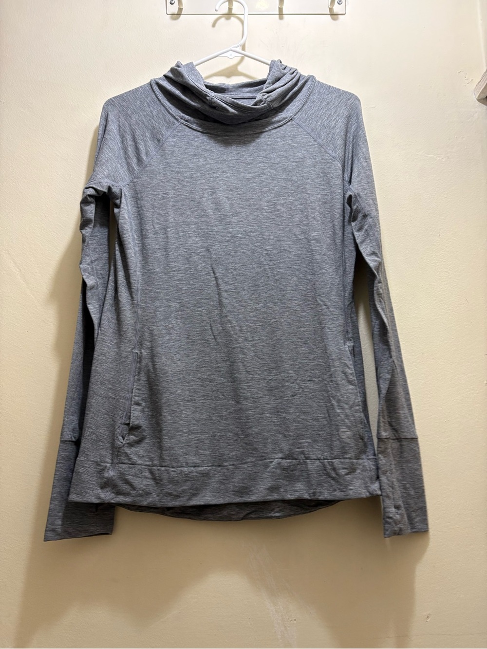GAP FIT Gray Heather Lightweight Long Sleeve Top